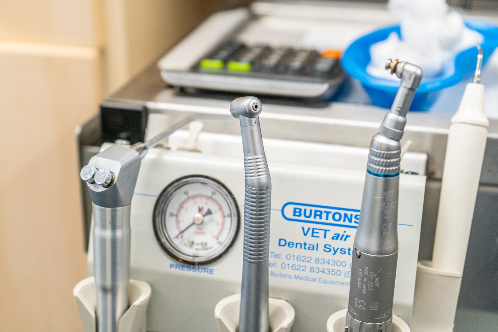 close up with the dentistry machinery used to clean pets teeth, including those of cats or kittens